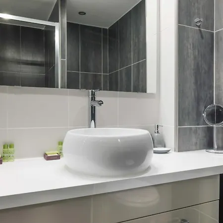 Fully Equipped Modern Cocoon Heart Of Marais Apartment *